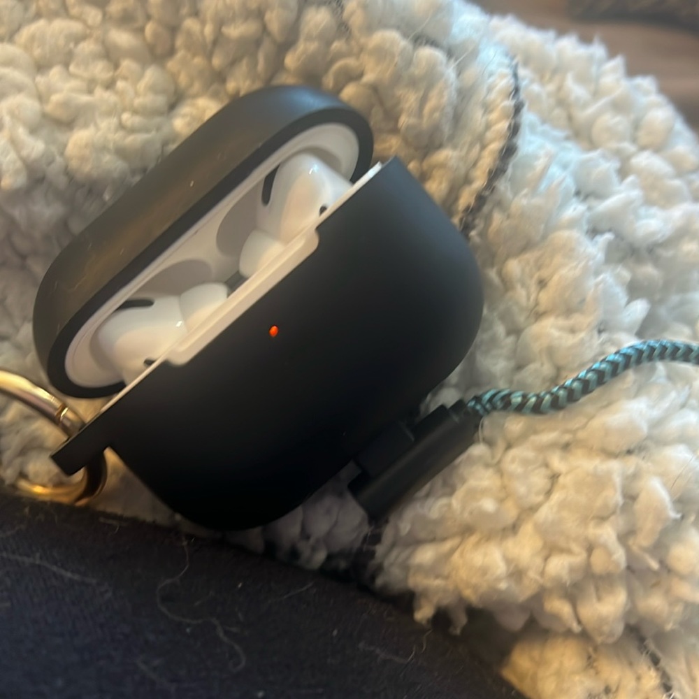 apple airpods pro 1st gen with magsafe charging case